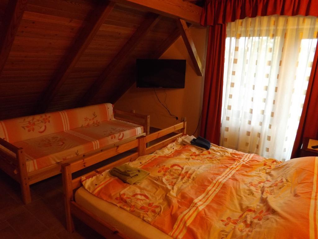 Napos Vendeghaz Hotel Gyor Bagian luar foto