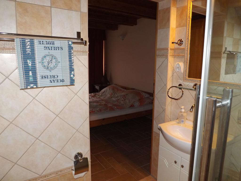 Napos Vendeghaz Hotel Gyor Bagian luar foto