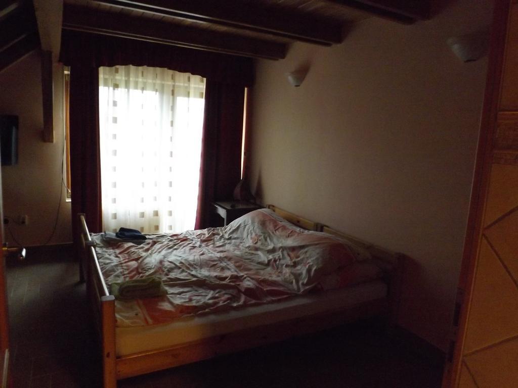 Napos Vendeghaz Hotel Gyor Bagian luar foto