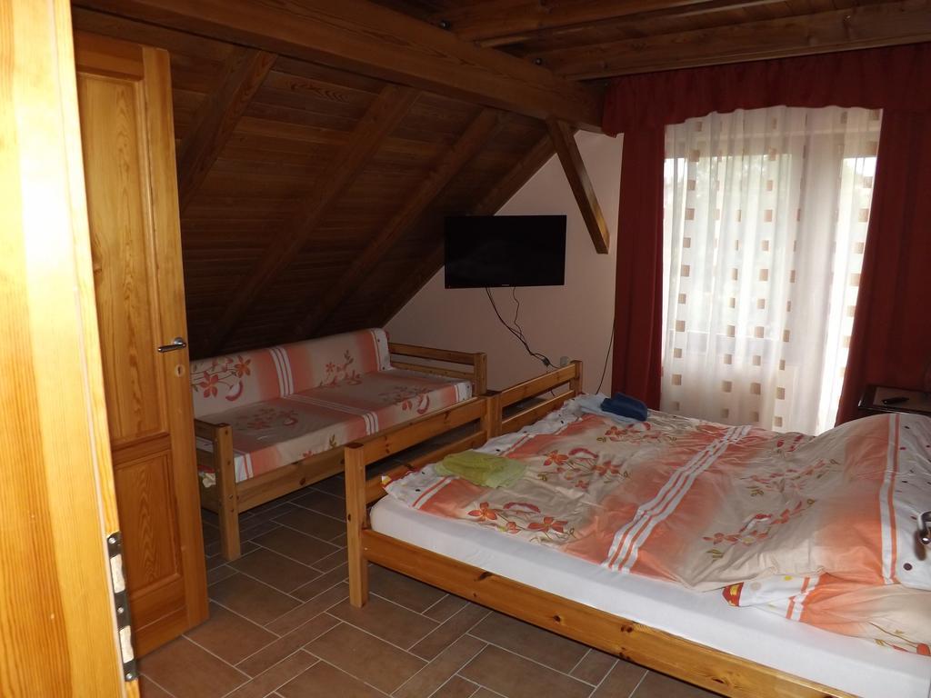 Napos Vendeghaz Hotel Gyor Bagian luar foto