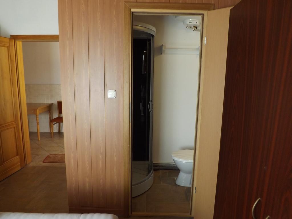 Napos Vendeghaz Hotel Gyor Bagian luar foto