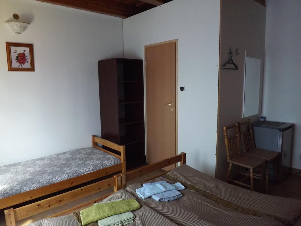 Napos Vendeghaz Hotel Gyor Bagian luar foto