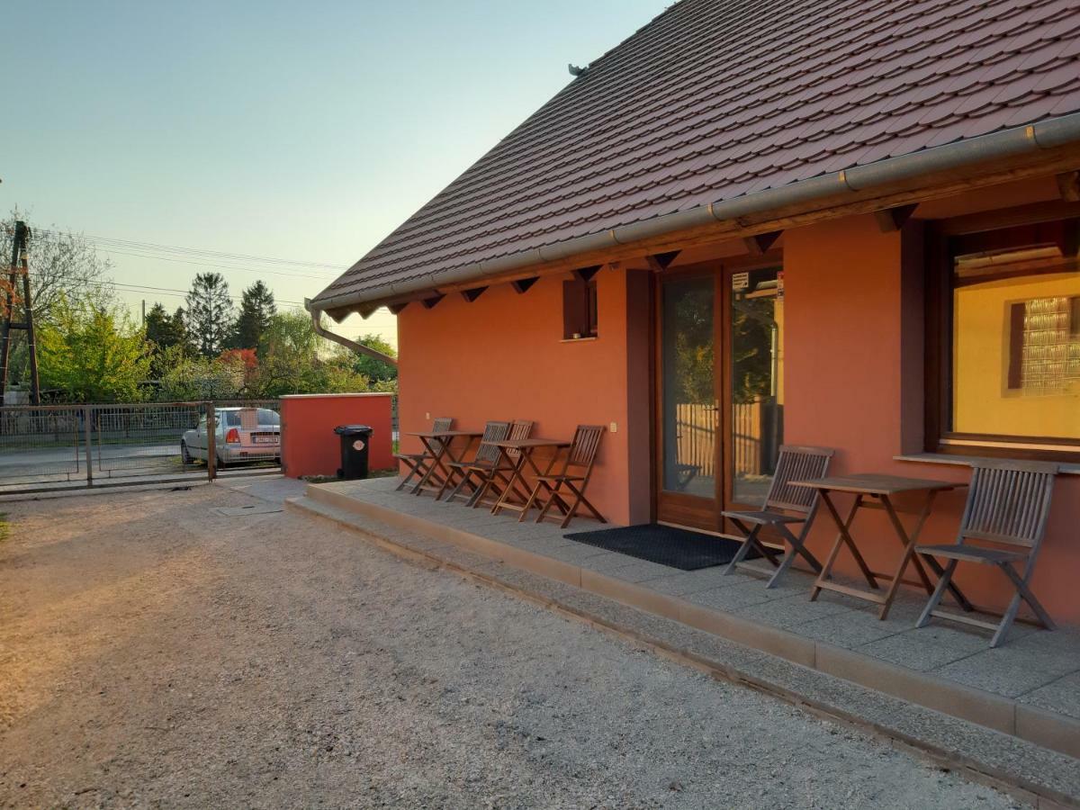 Napos Vendeghaz Hotel Gyor Bagian luar foto