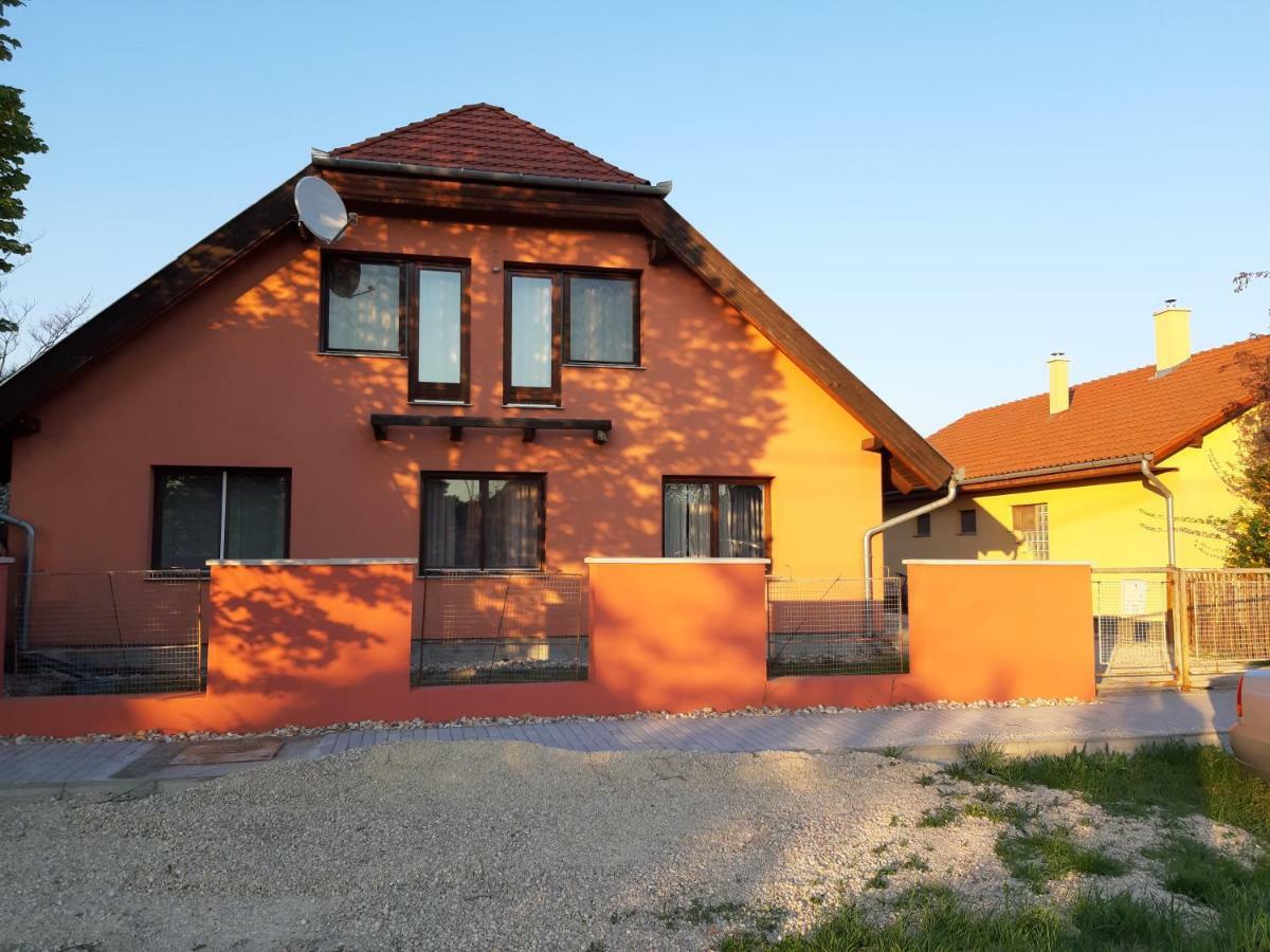 Napos Vendeghaz Hotel Gyor Bagian luar foto